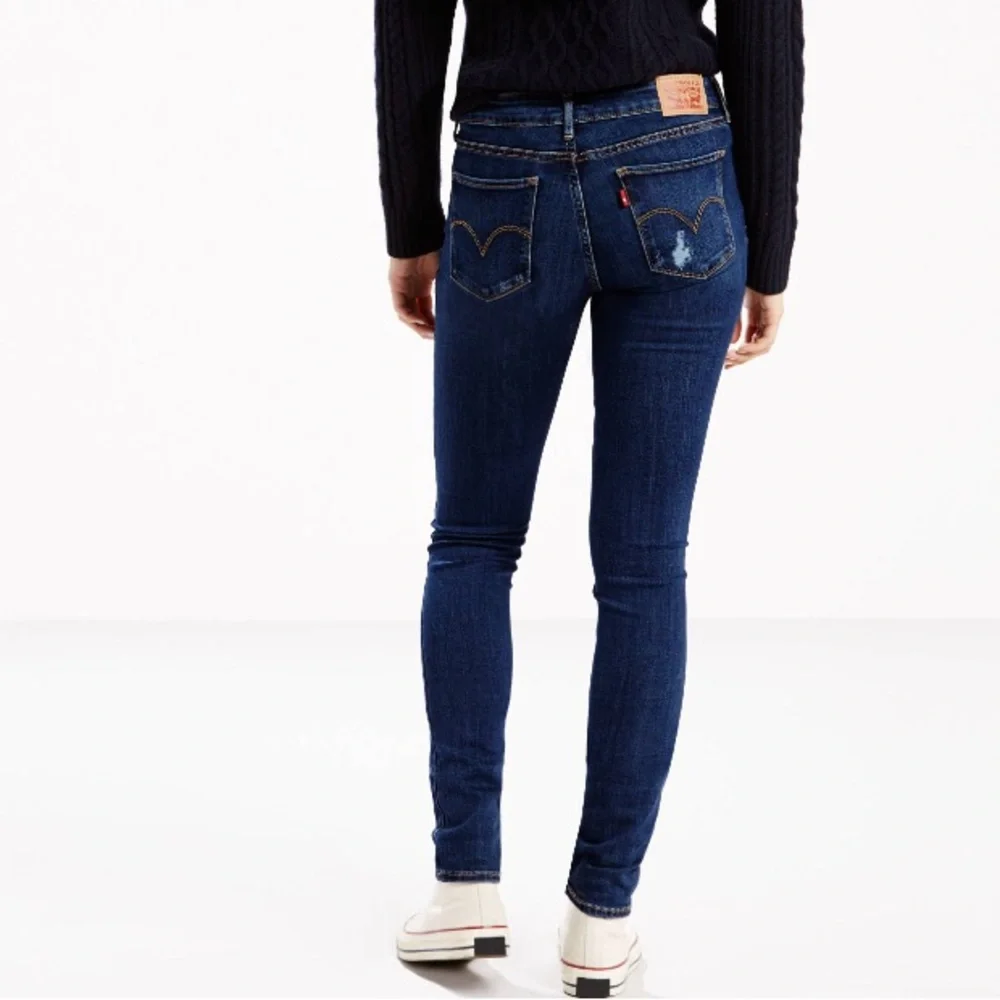 Levi’s Women’s 711 Dark Wash Skinny Jeans - Picture 9 of 9